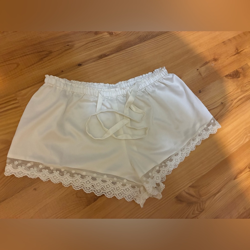 Flora Nikrooz White Lace Trim Sleep Shorts XS